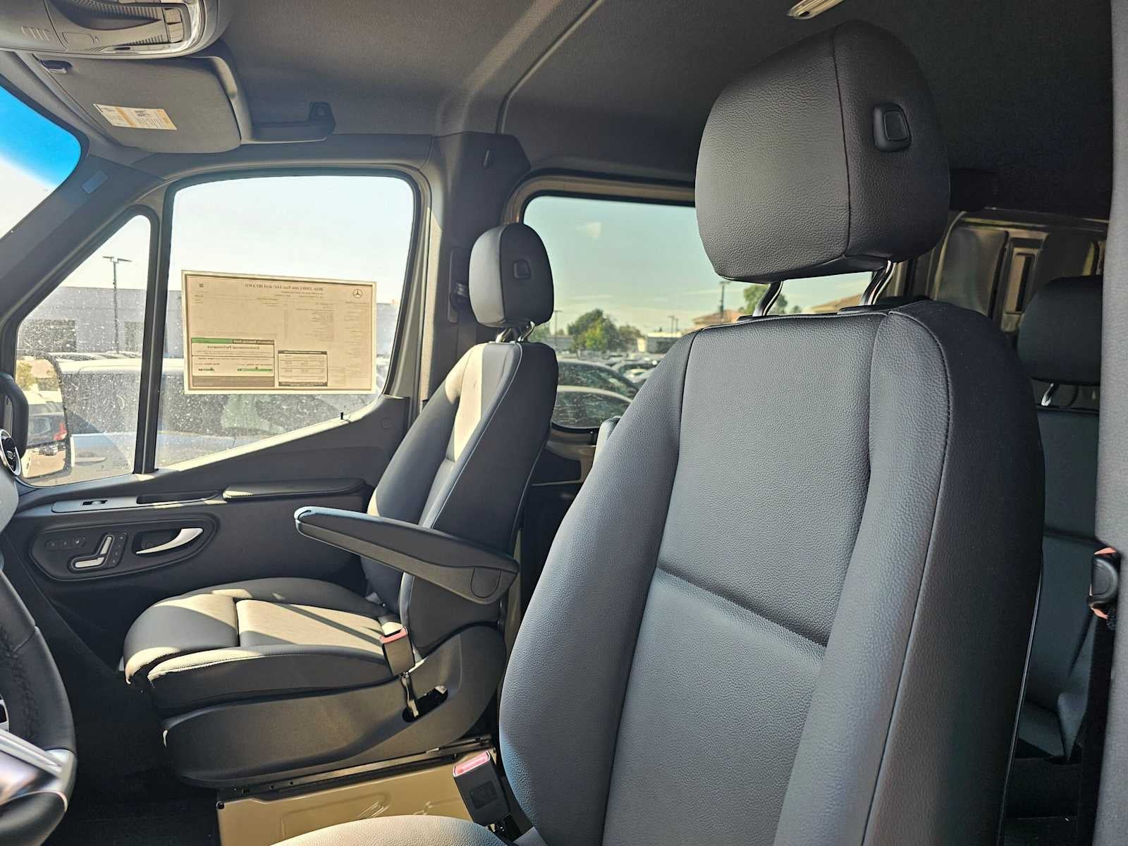 2026 Mercedes-Benz Sprinter Crew 2500 Standard Roof I4 Diesel HO 144 AWD