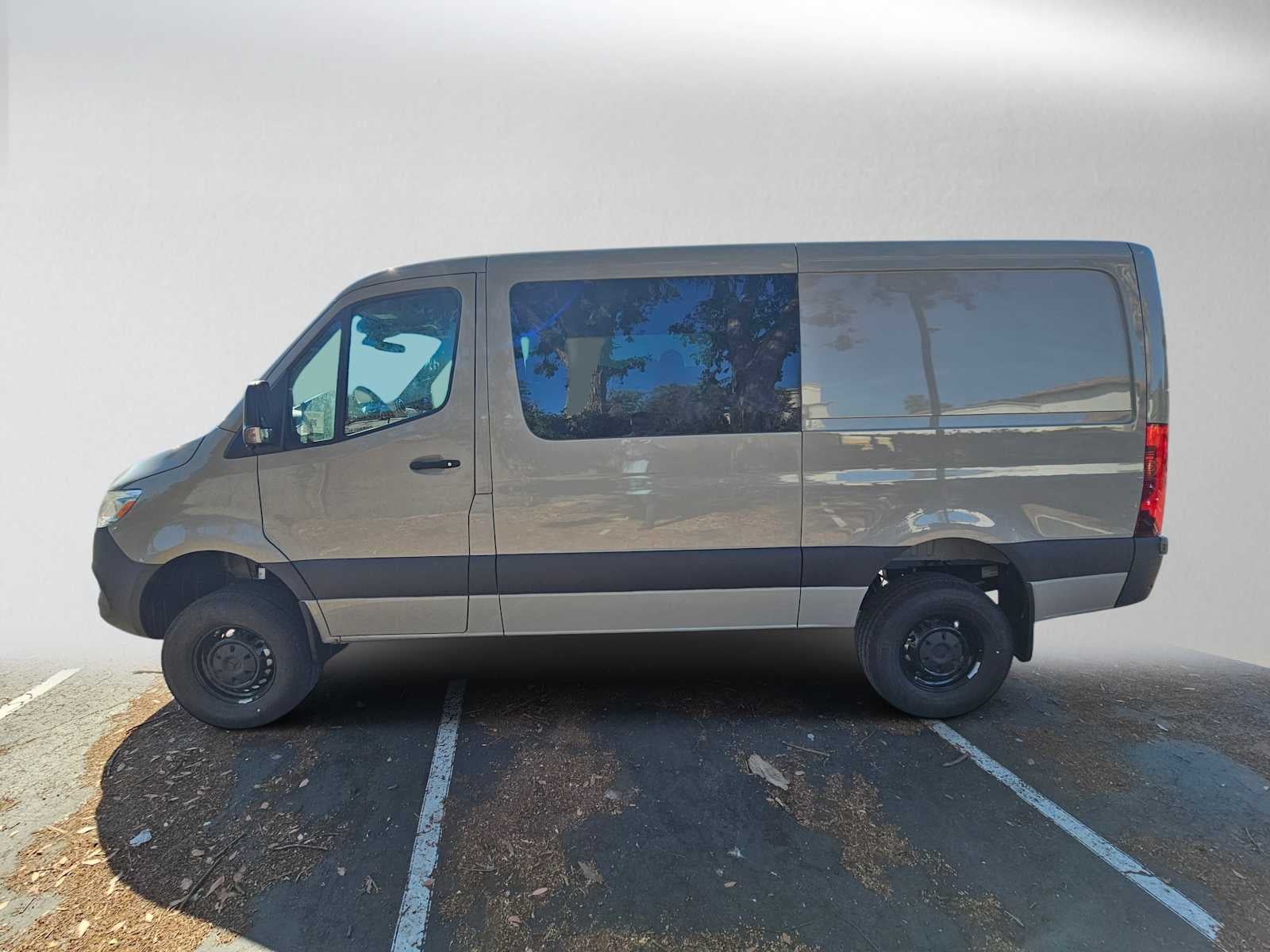 2026 Mercedes-Benz Sprinter Crew 2500 Standard Roof I4 Diesel HO 144 AWD