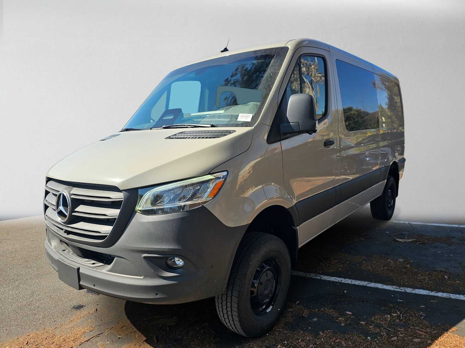 2026 Mercedes-Benz Sprinter Crew 2500 Standard Roof I4 Diesel HO 144 AWD
