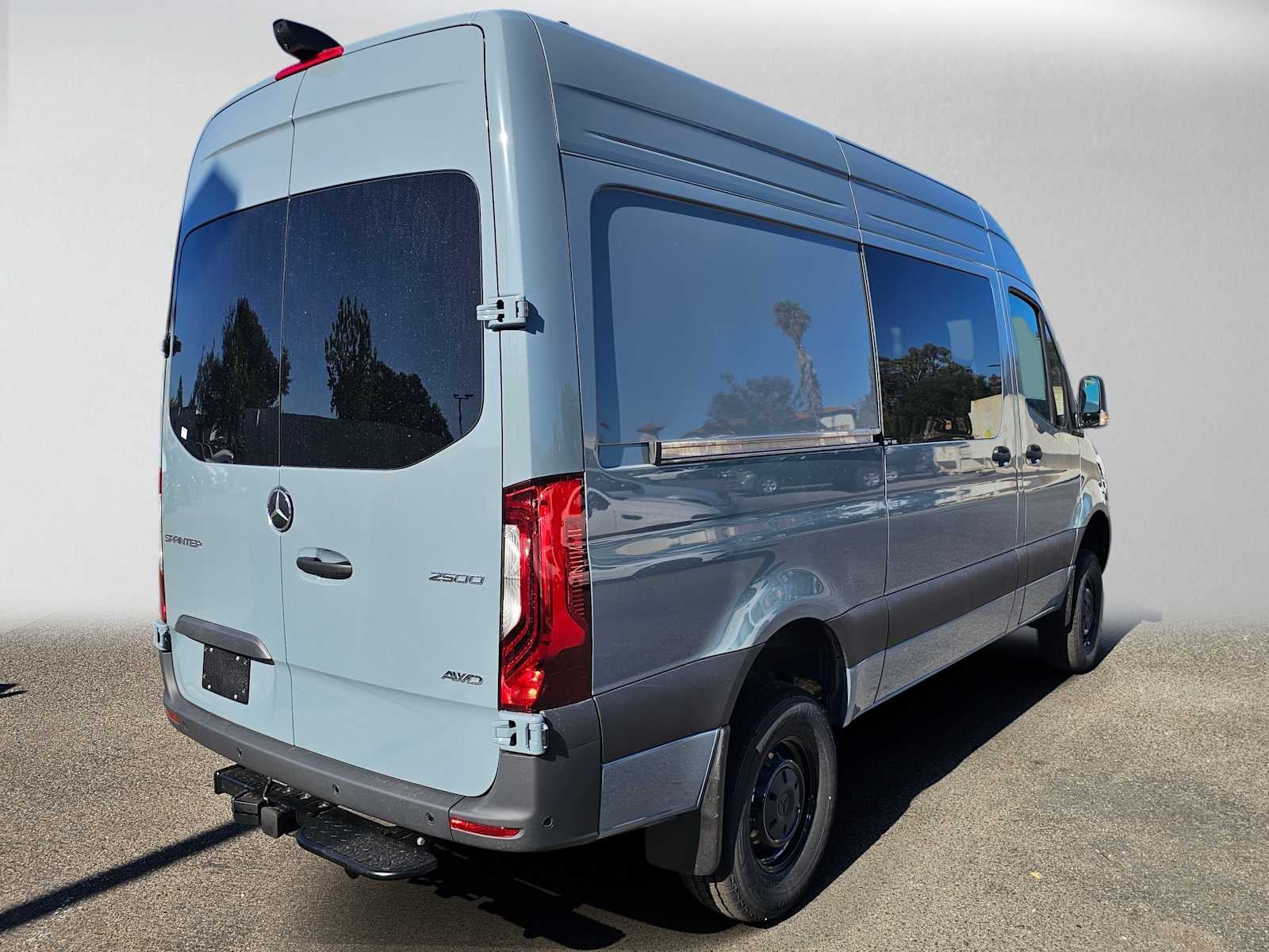 2026 Mercedes-Benz Sprinter Crew 2500 Standard Roof I4 Diesel HO 144 AWD