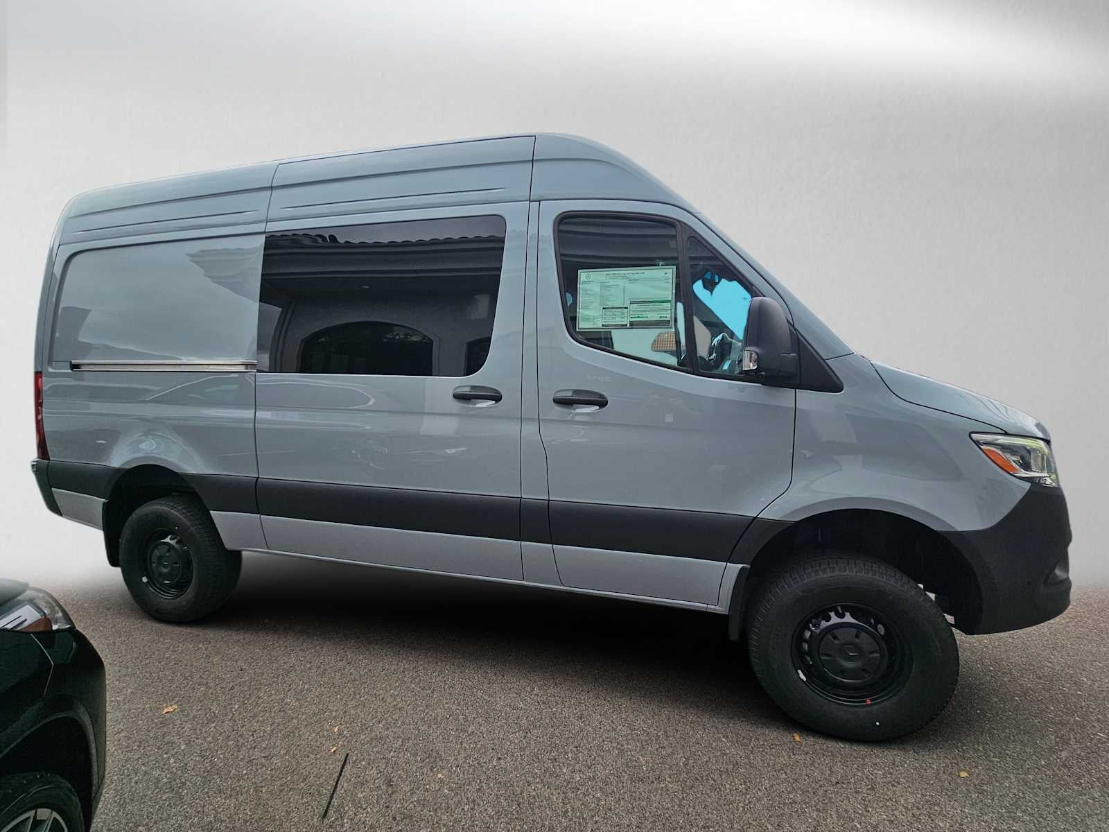 2026 Mercedes-Benz Sprinter Crew 2500 Standard Roof I4 Diesel HO 144 AWD