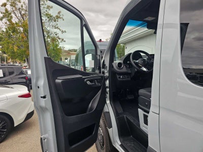 2026 Mercedes-Benz Sprinter Crew 2500 Standard Roof I4 Diesel HO 144 AWD