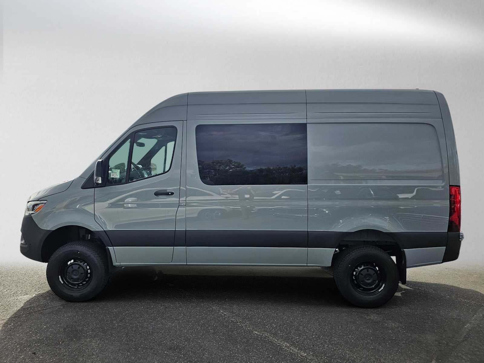 2026 Mercedes-Benz Sprinter Crew 2500 Standard Roof I4 Diesel HO 144 AWD