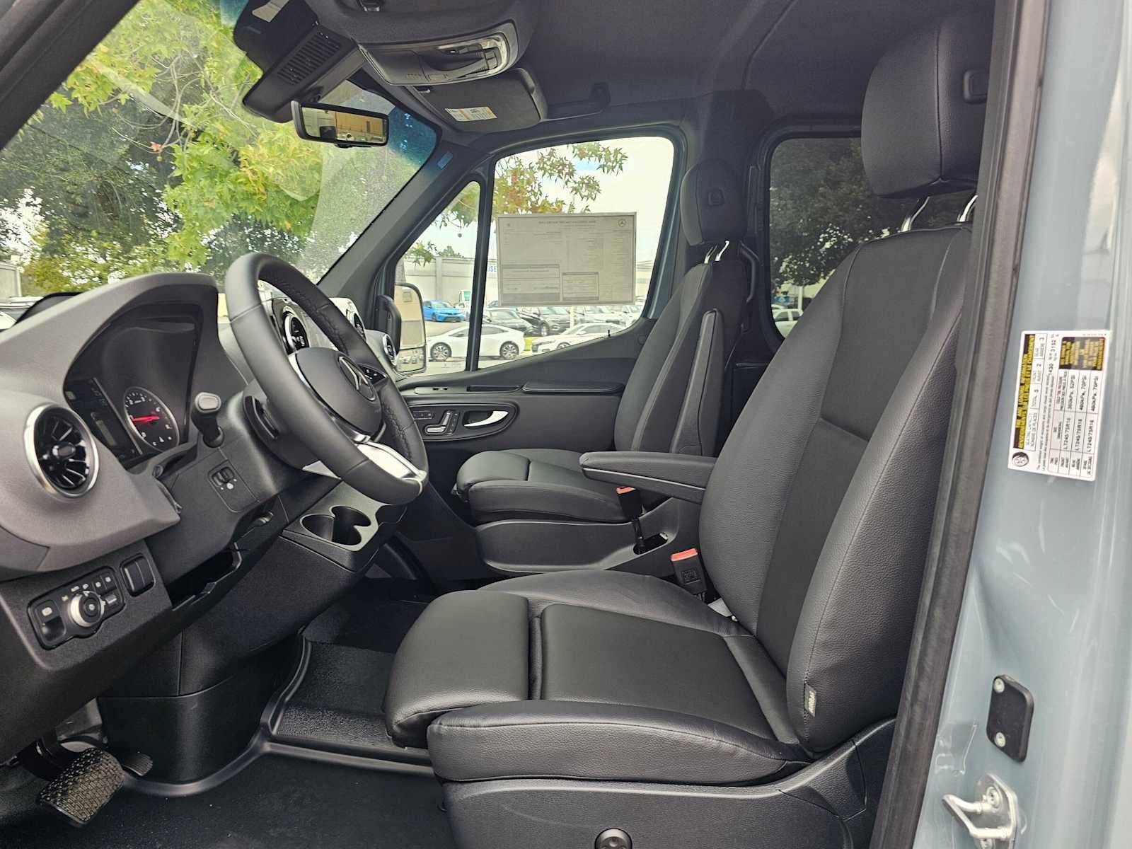 2026 Mercedes-Benz Sprinter Crew 2500 Standard Roof I4 Diesel HO 144 AWD