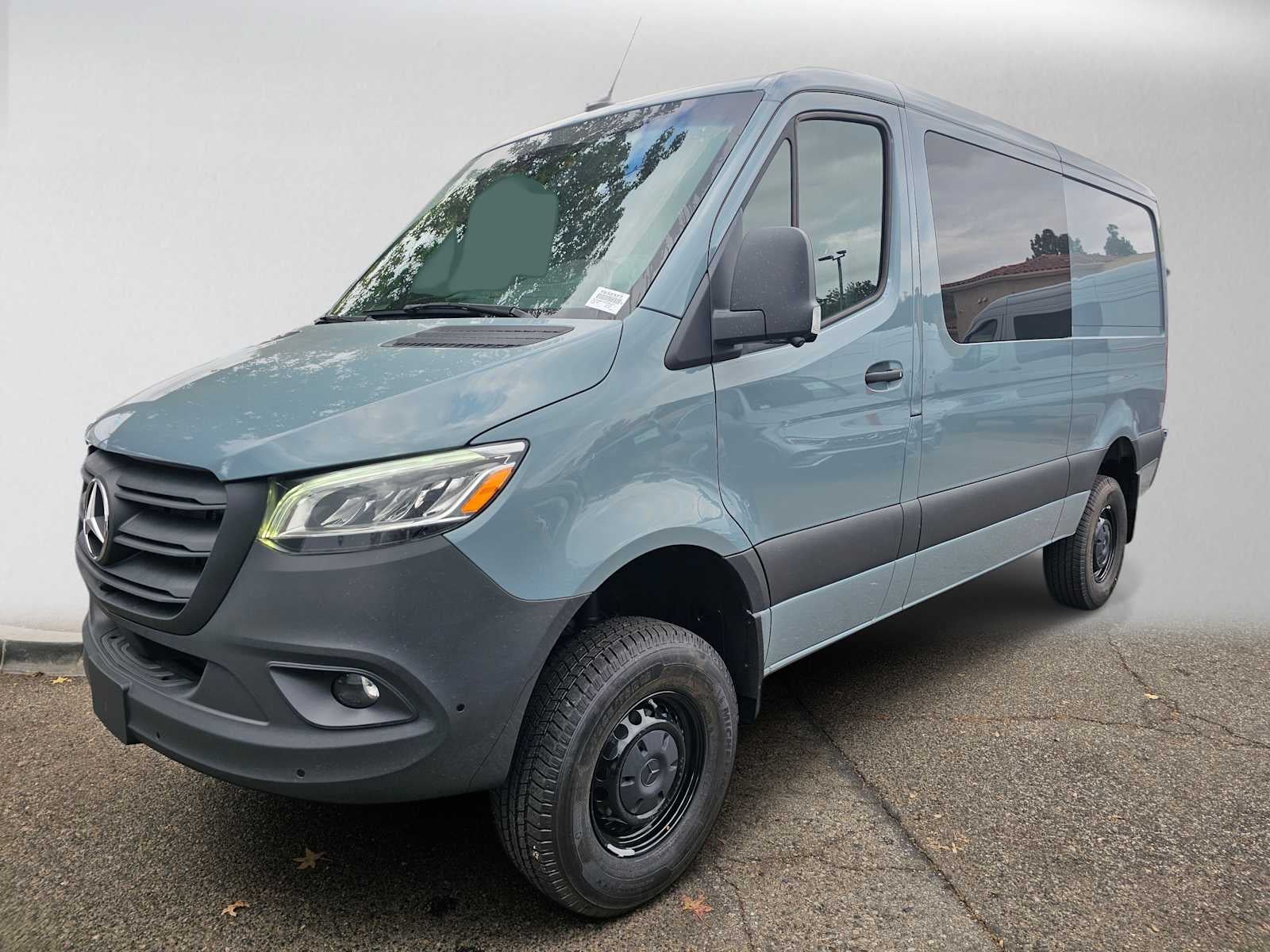 2026 Mercedes-Benz Sprinter Crew 2500 Standard Roof I4 Diesel HO 144 AWD