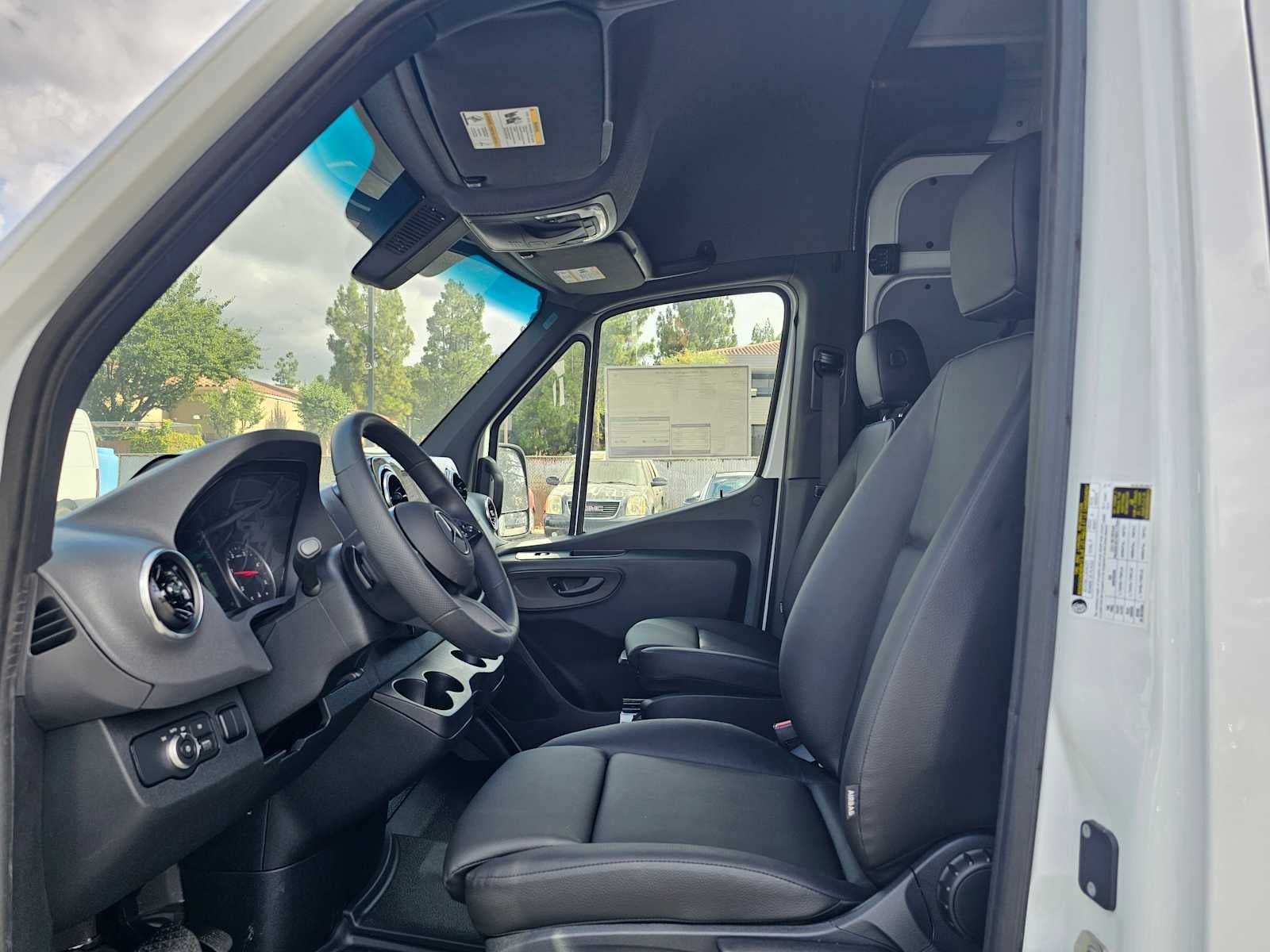 2025 Mercedes-Benz Sprinter Cargo Van 2500 Standard Roof I4 Diesel 144" RWD