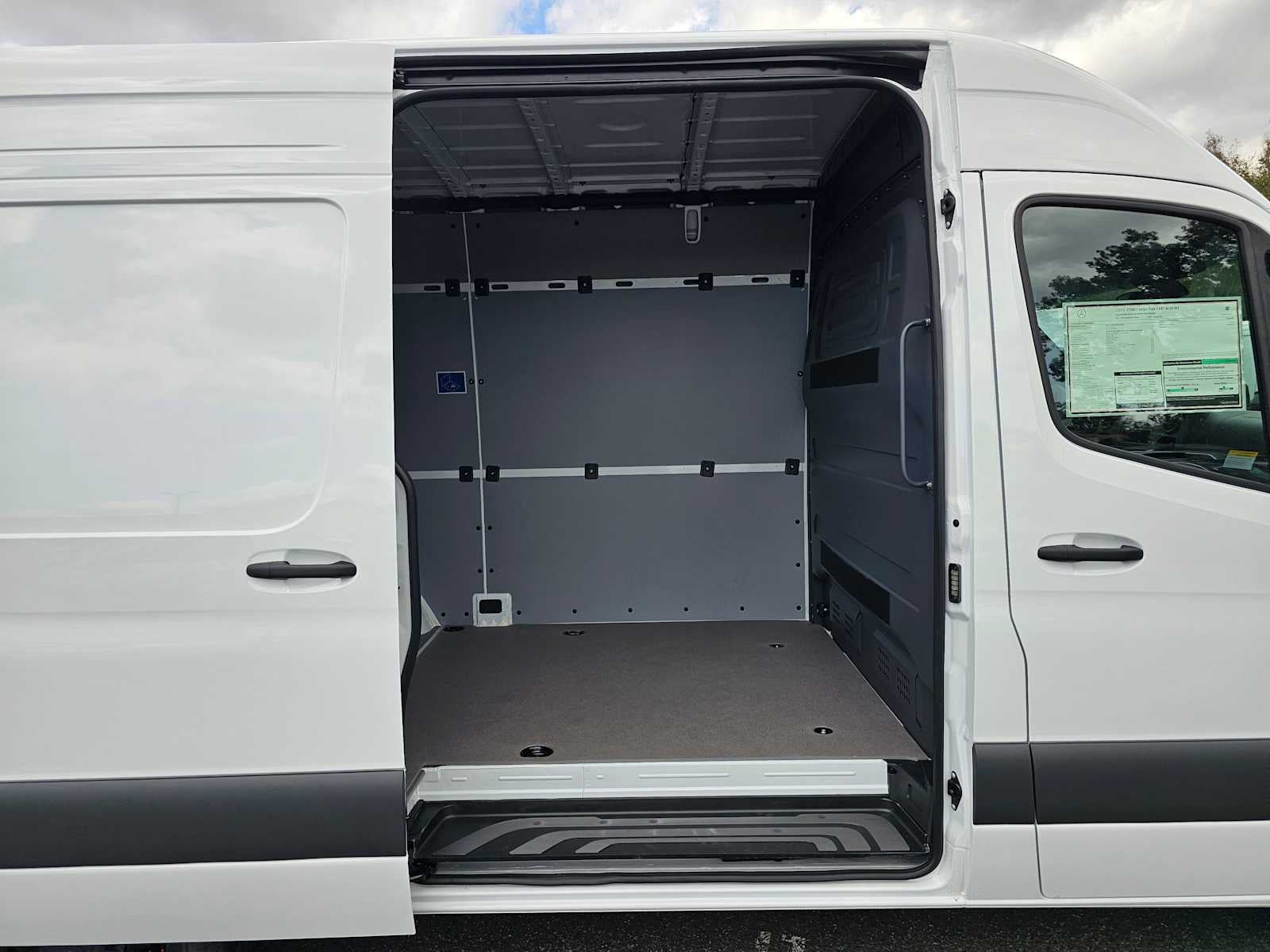 2025 Mercedes-Benz Sprinter Cargo Van 2500 Standard Roof I4 Diesel 144" RWD