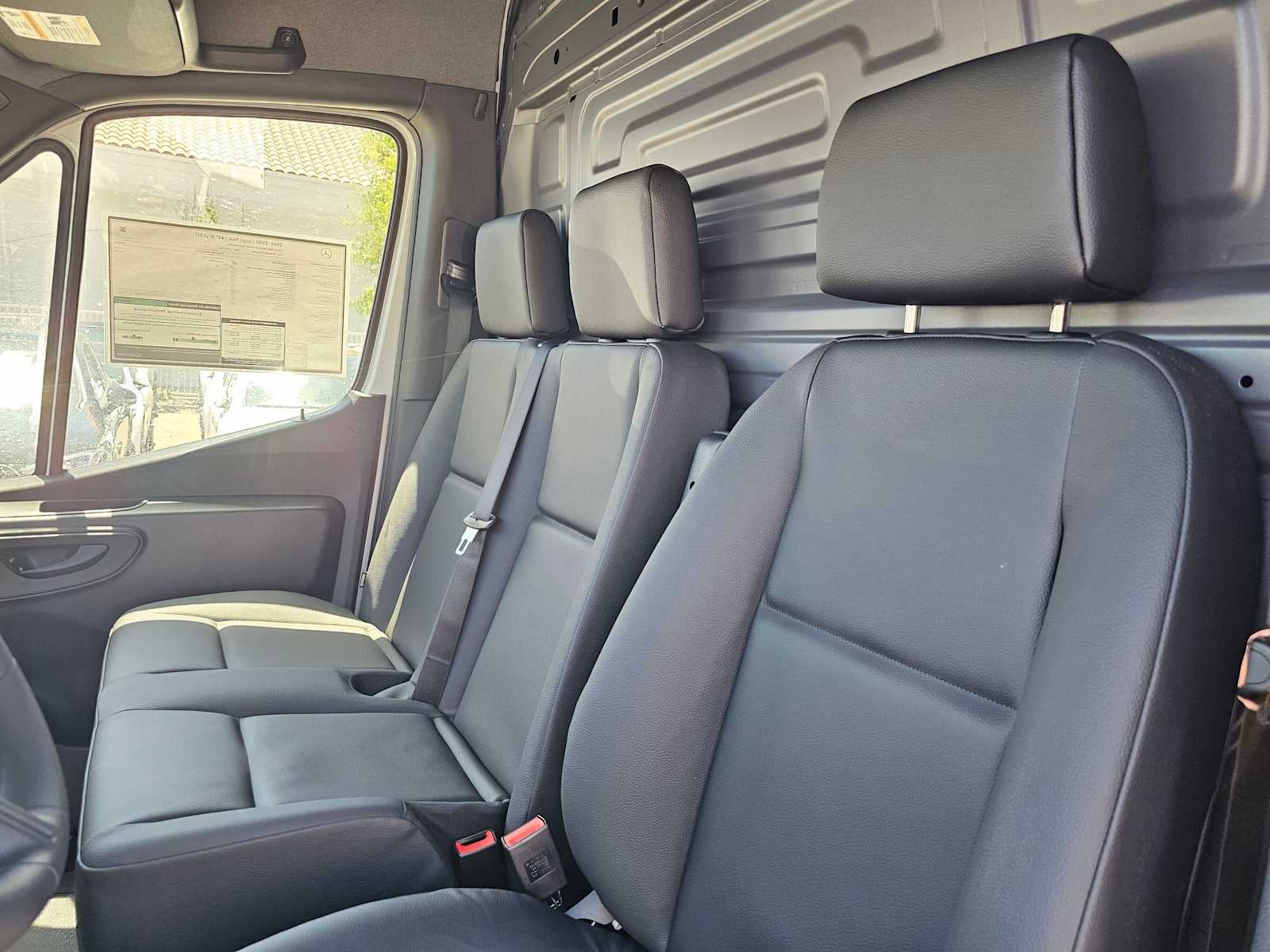 2026 Mercedes-Benz Sprinter 2500 Standard Roof I4 Diesel 144 RWD