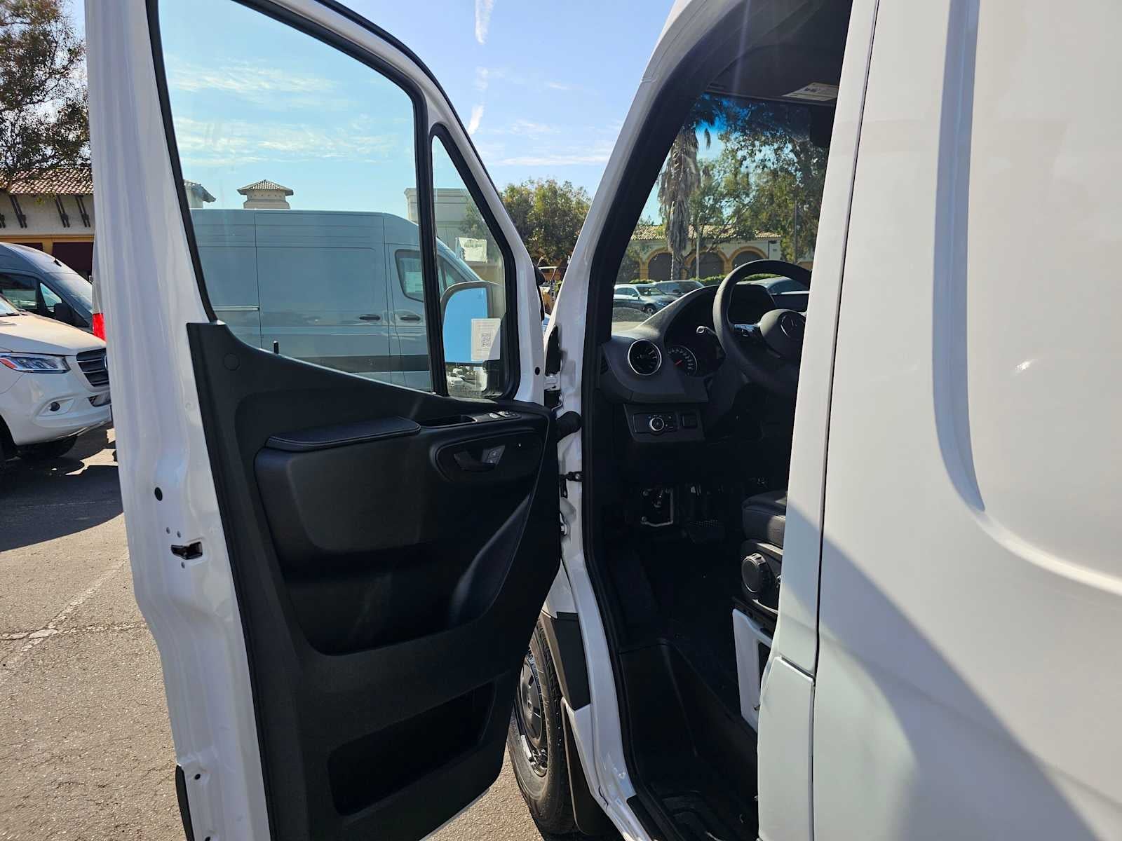 2026 Mercedes-Benz Sprinter Cargo 2500 Standard Roof I4 Diesel 144 RWD
