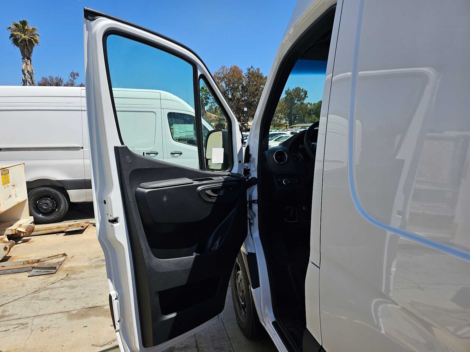 2026 Mercedes-Benz Sprinter 2500 Standard Roof I4 Diesel 144 RWD