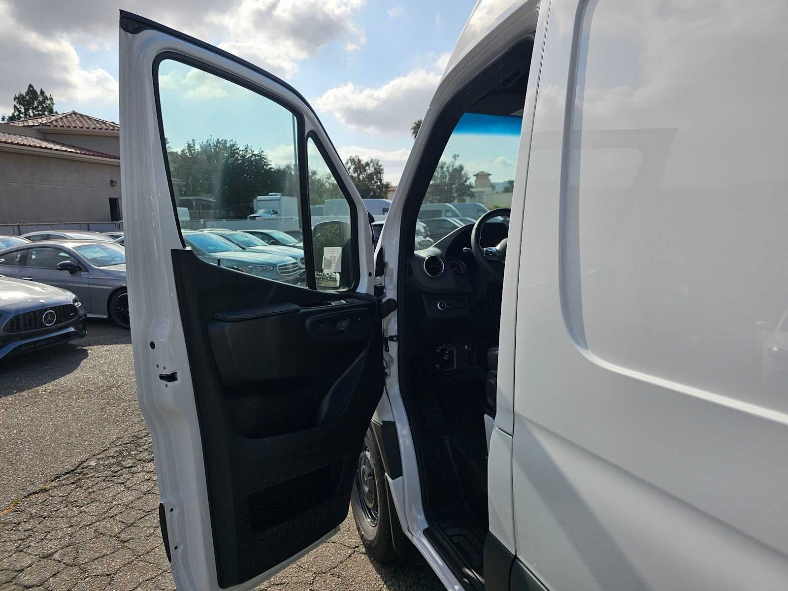 2026 Mercedes-Benz Sprinter 2500 Standard Roof I4 Diesel 144 RWD