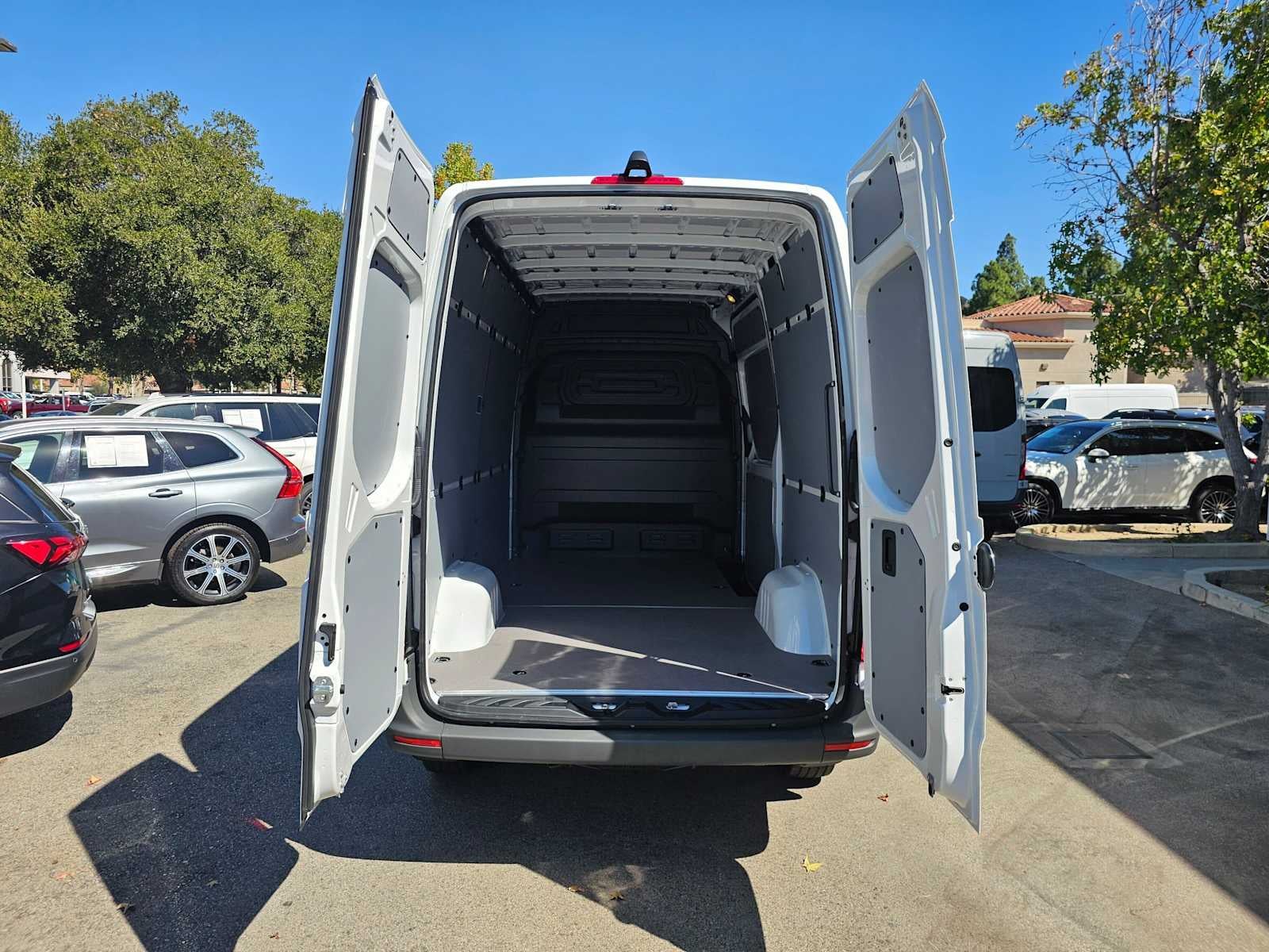 2026 Mercedes-Benz Sprinter Cargo 2500 Standard Roof I4 Diesel 144 RWD