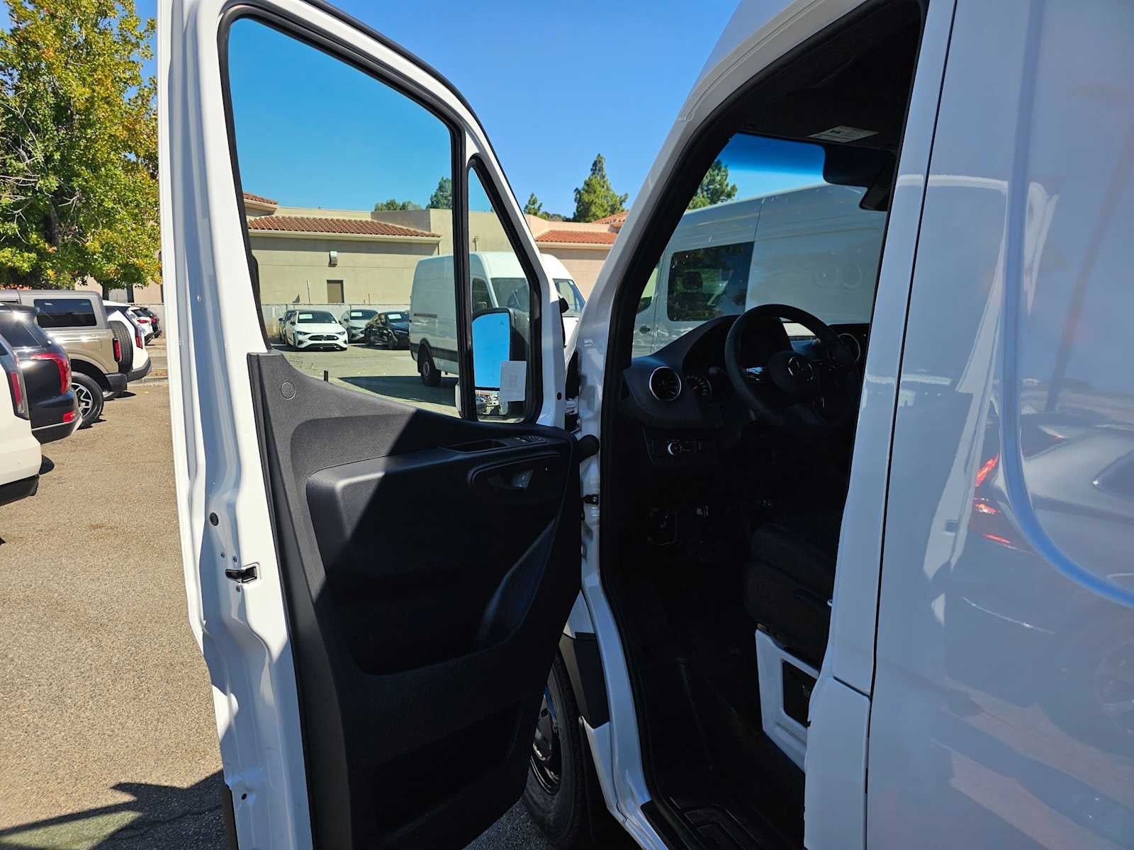 2026 Mercedes-Benz Sprinter Cargo 2500 Standard Roof I4 Diesel 144 RWD