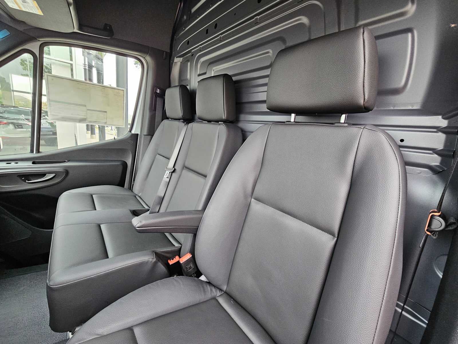 2026 Mercedes-Benz Sprinter 2500 Standard Roof I4 Diesel 144 RWD