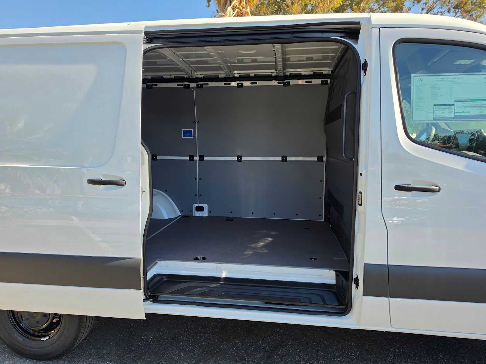 2026 Mercedes-Benz Sprinter 2500 Standard Roof I4 Diesel 144 RWD
