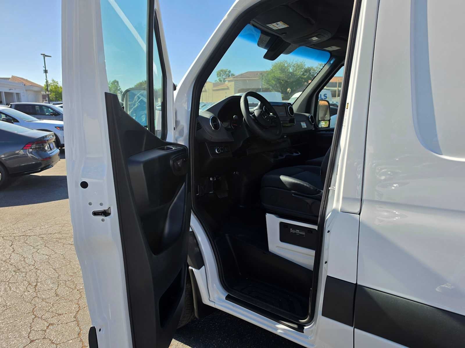 2026 Mercedes-Benz Sprinter 2500 Standard Roof I4 Diesel 144 RWD