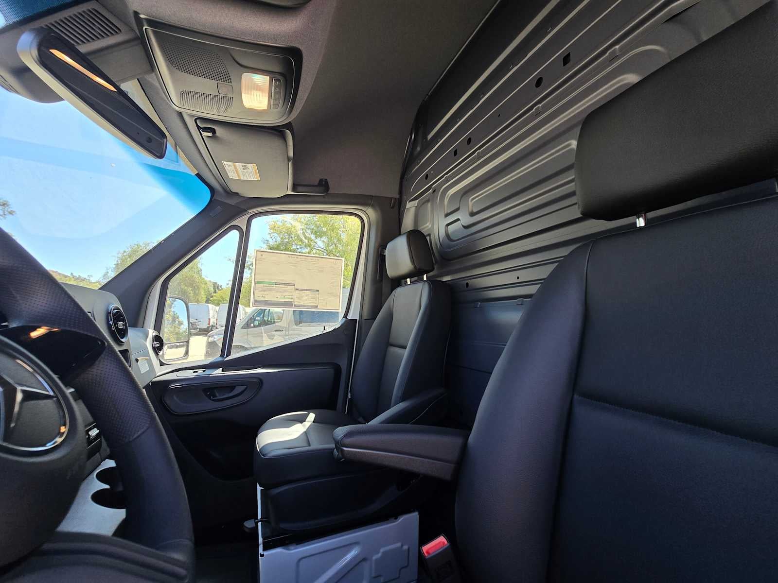 2025 Mercedes-Benz Sprinter Cargo Van 2500 Standard Roof I4 Diesel 144" RWD