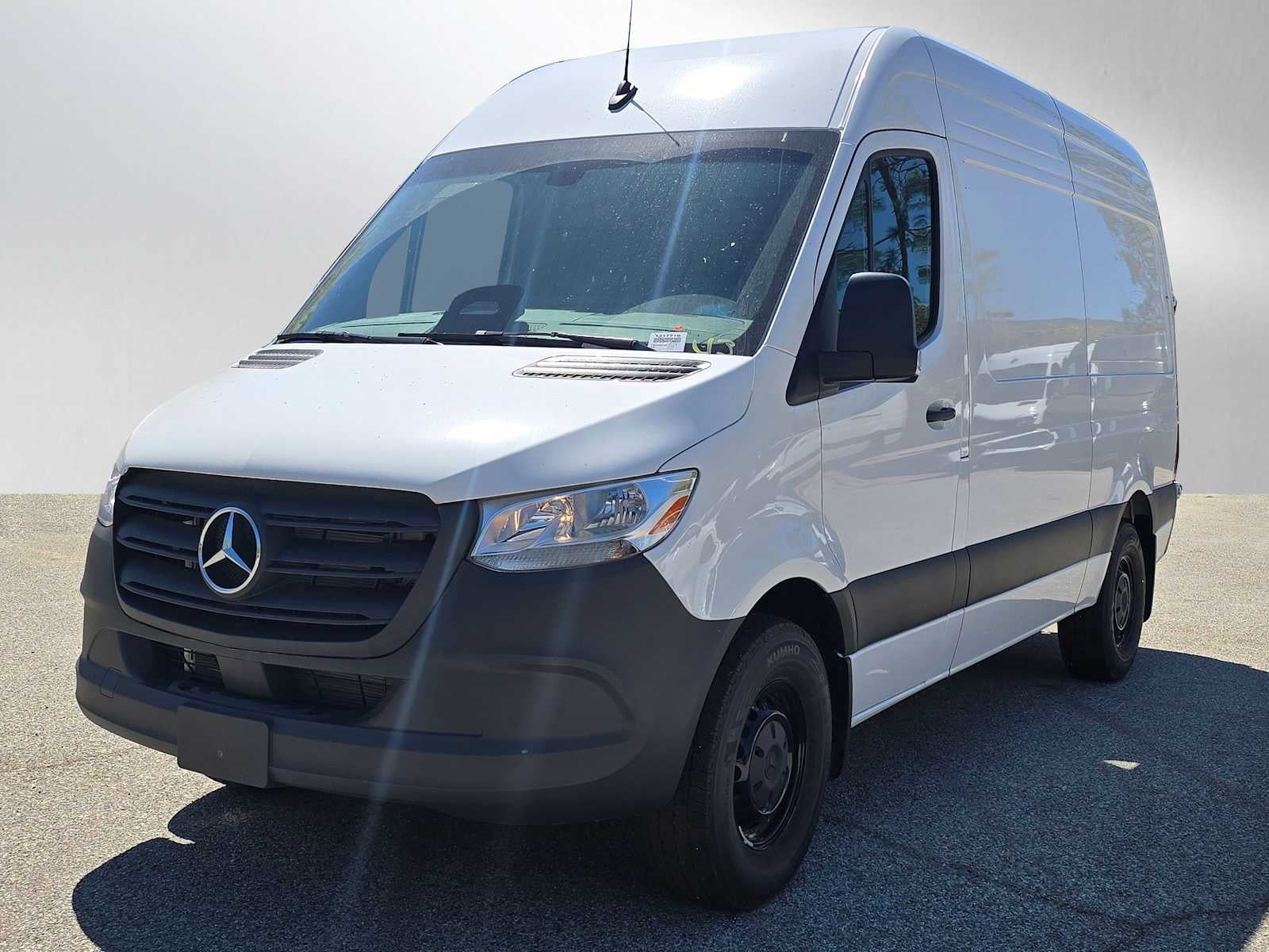 2025 Mercedes-Benz Sprinter Cargo Van 2500 Standard Roof I4 Diesel 144" RWD