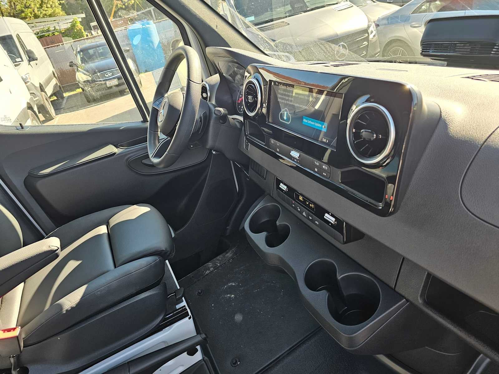 2026 Mercedes-Benz Sprinter 2500 Standard Roof I4 Diesel 144 RWD