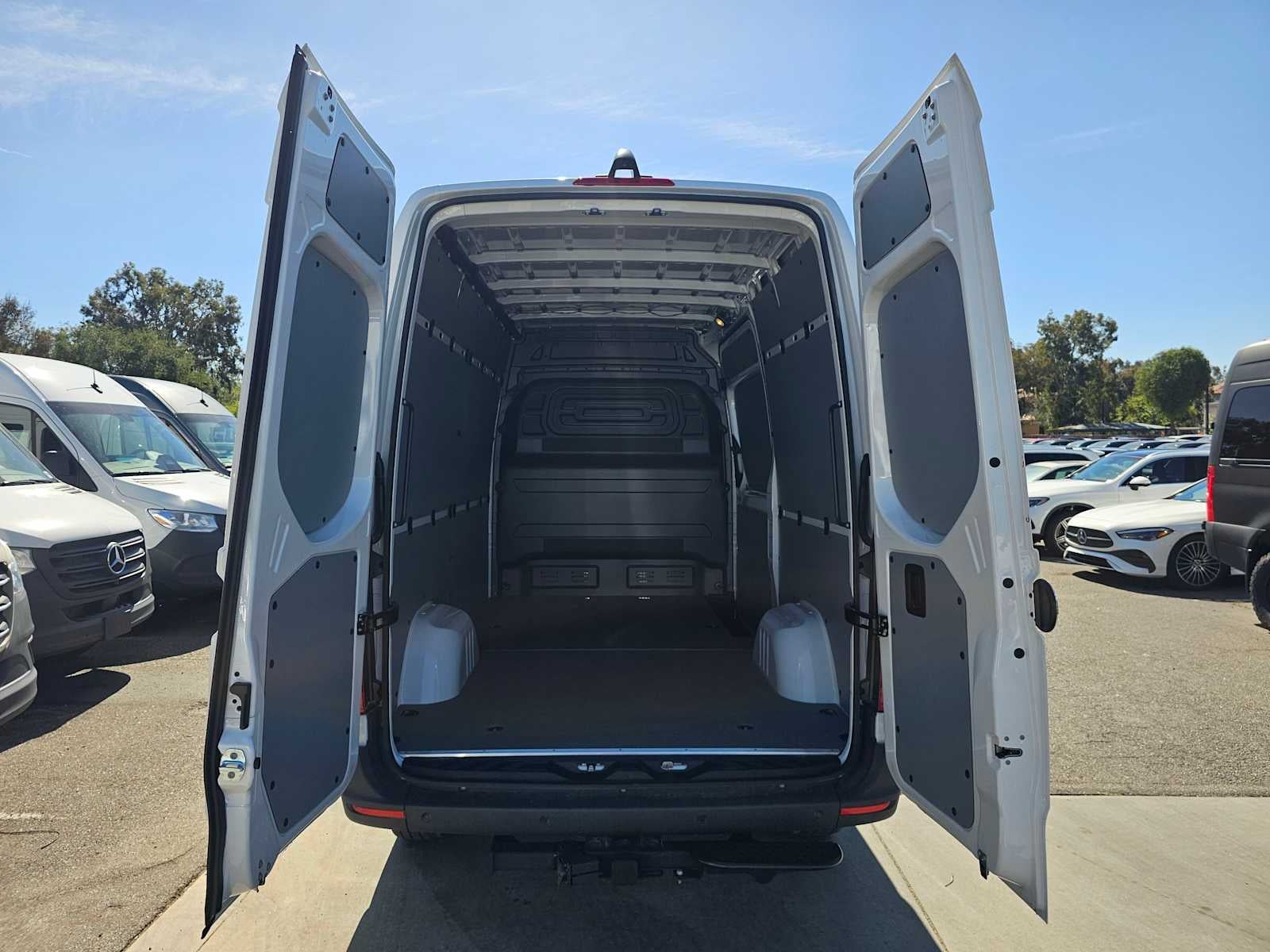 2026 Mercedes-Benz Sprinter 2500 Standard Roof I4 Diesel 144 RWD