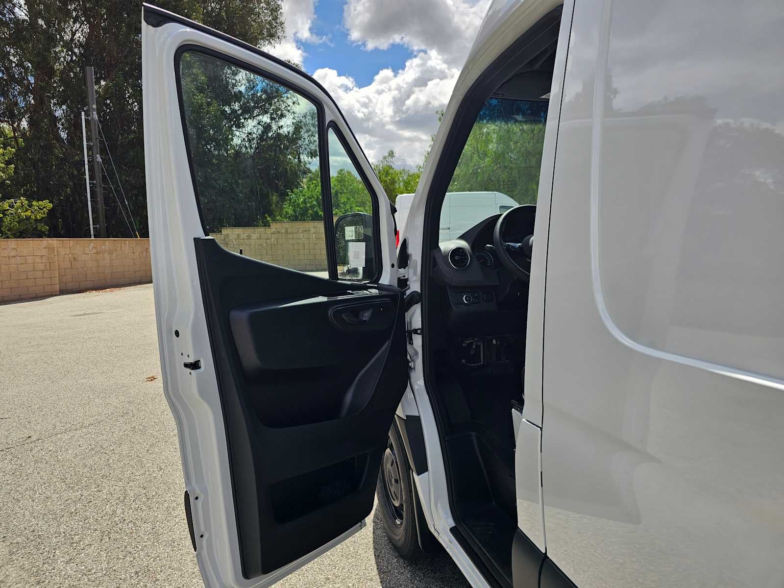 2026 Mercedes-Benz Sprinter 2500 Standard Roof I4 Diesel 144 RWD