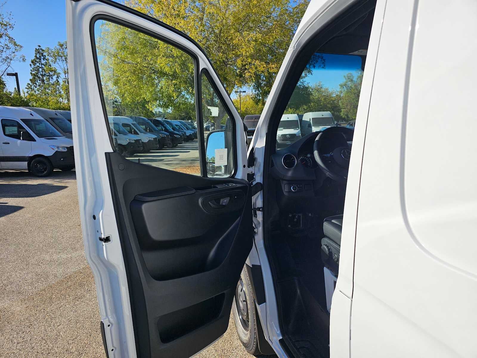 2026 Mercedes-Benz Sprinter 2500 Standard Roof I4 Diesel 144 RWD