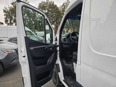 2025 Mercedes-Benz Sprinter Cargo Van 2500 Standard Roof I4 Diesel 144" RWD