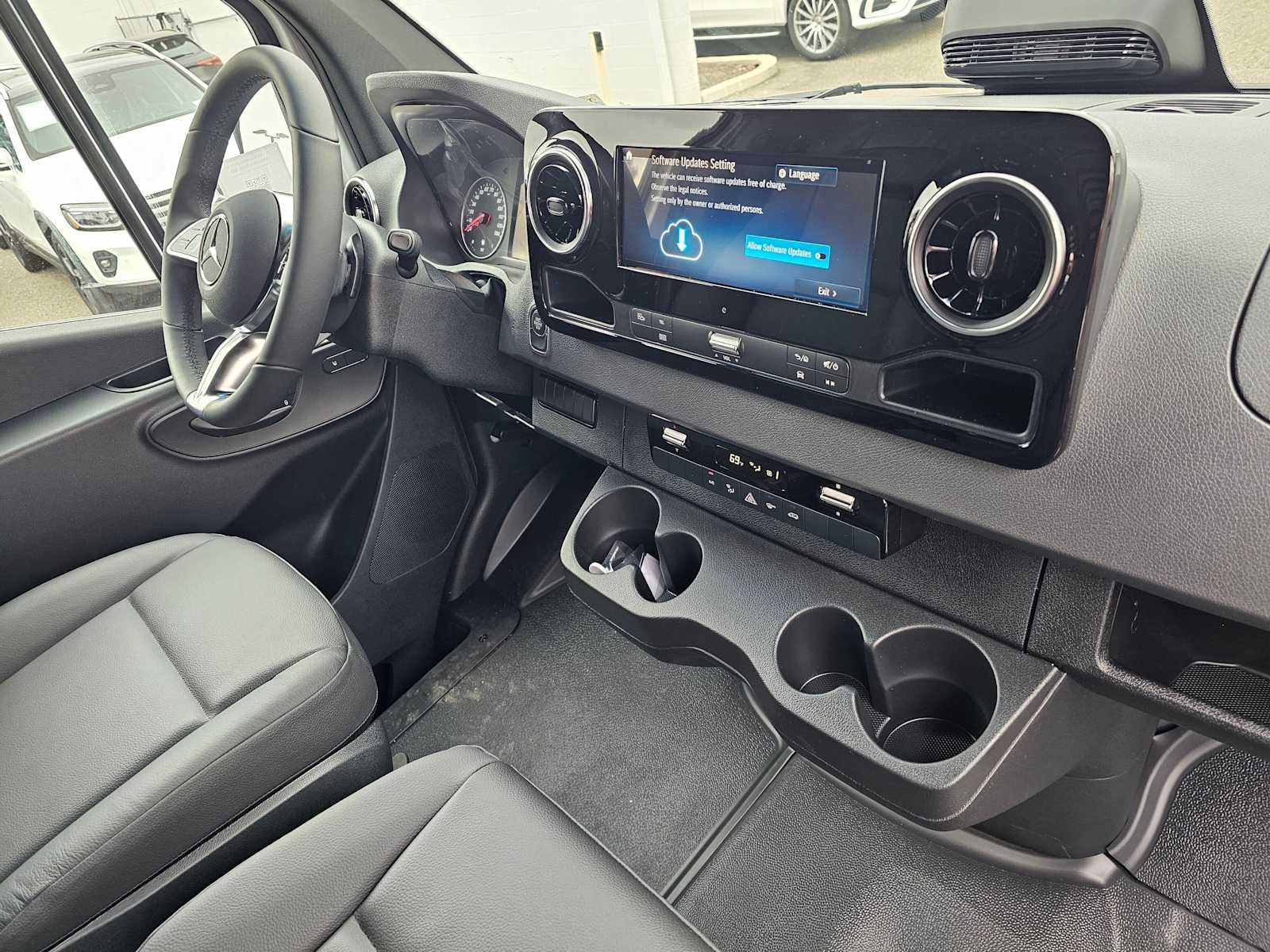 2026 Mercedes-Benz Sprinter 2500 Standard Roof I4 Diesel 144 RWD