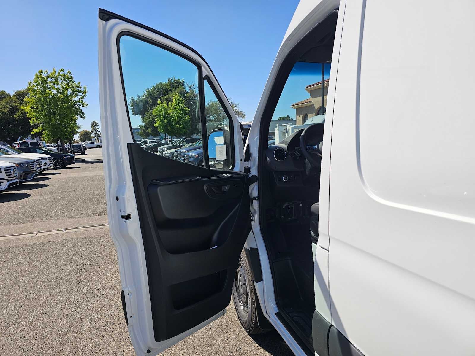 2026 Mercedes-Benz Sprinter 2500 Standard Roof I4 Diesel 144 RWD