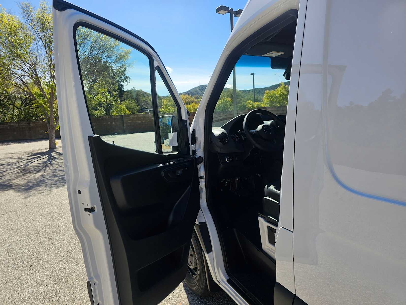 2026 Mercedes-Benz Sprinter 2500 Standard Roof I4 Diesel 144 RWD