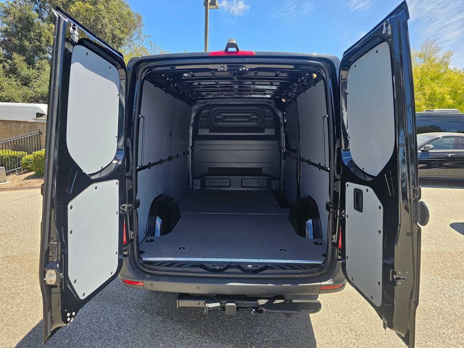 2026 Mercedes-Benz Sprinter 2500 Standard Roof I4 Diesel 144 RWD
