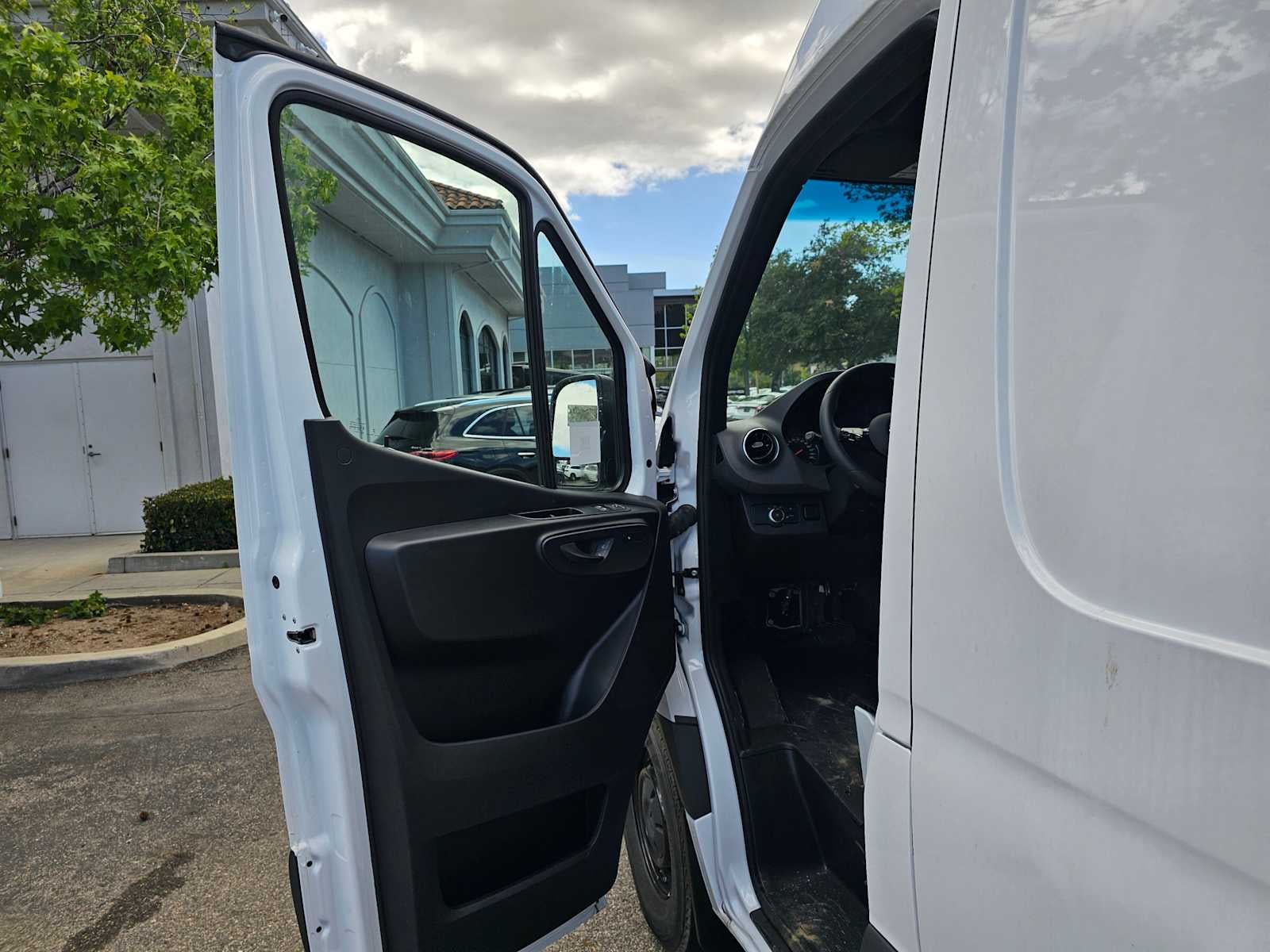 2025 Mercedes-Benz Sprinter Cargo Van 2500 Standard Roof I4 Diesel HO 144 RWD