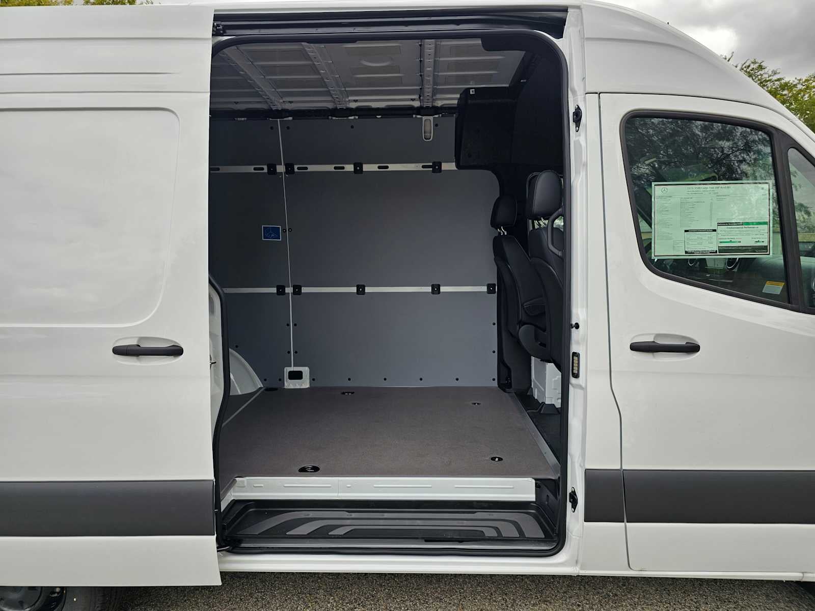 2026 Mercedes-Benz Sprinter 2500 Standard Roof I4 Diesel HO 144 RWD