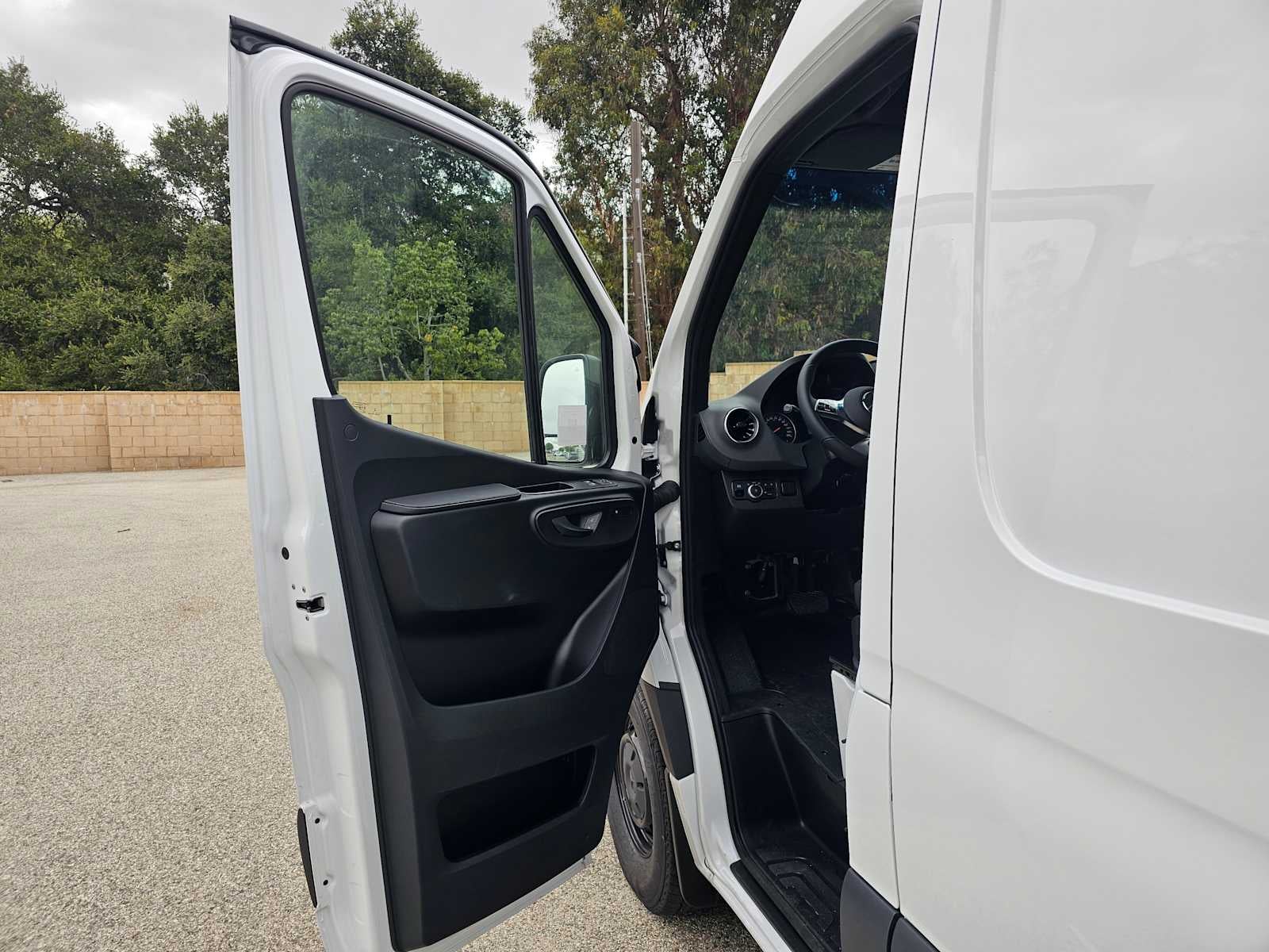 2026 Mercedes-Benz Sprinter 2500 Standard Roof I4 Diesel HO 144 RWD
