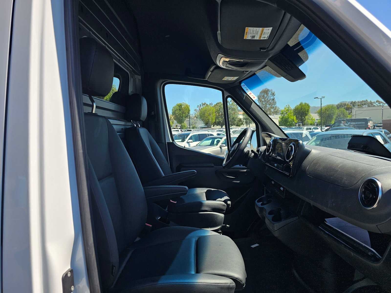2026 Mercedes-Benz Sprinter 2500 Standard Roof I4 Diesel HO 144 RWD
