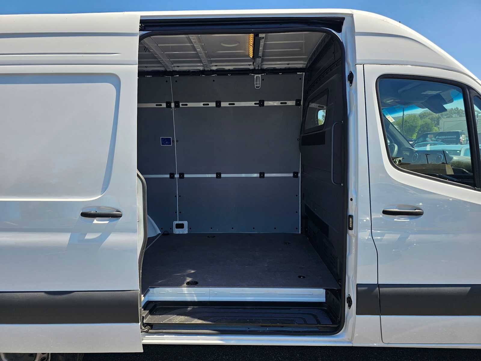 2026 Mercedes-Benz Sprinter 2500 Standard Roof I4 Diesel HO 144 RWD