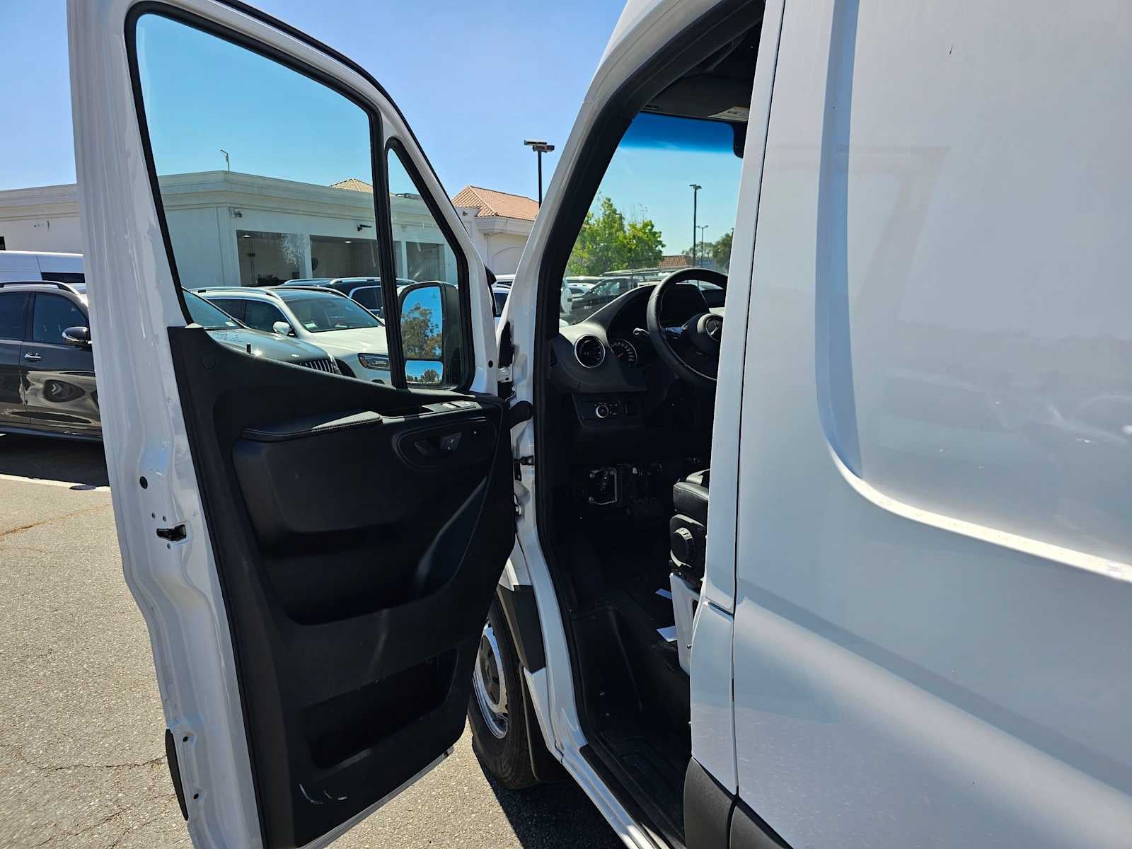 2026 Mercedes-Benz Sprinter 2500 Standard Roof I4 Diesel HO 144 RWD