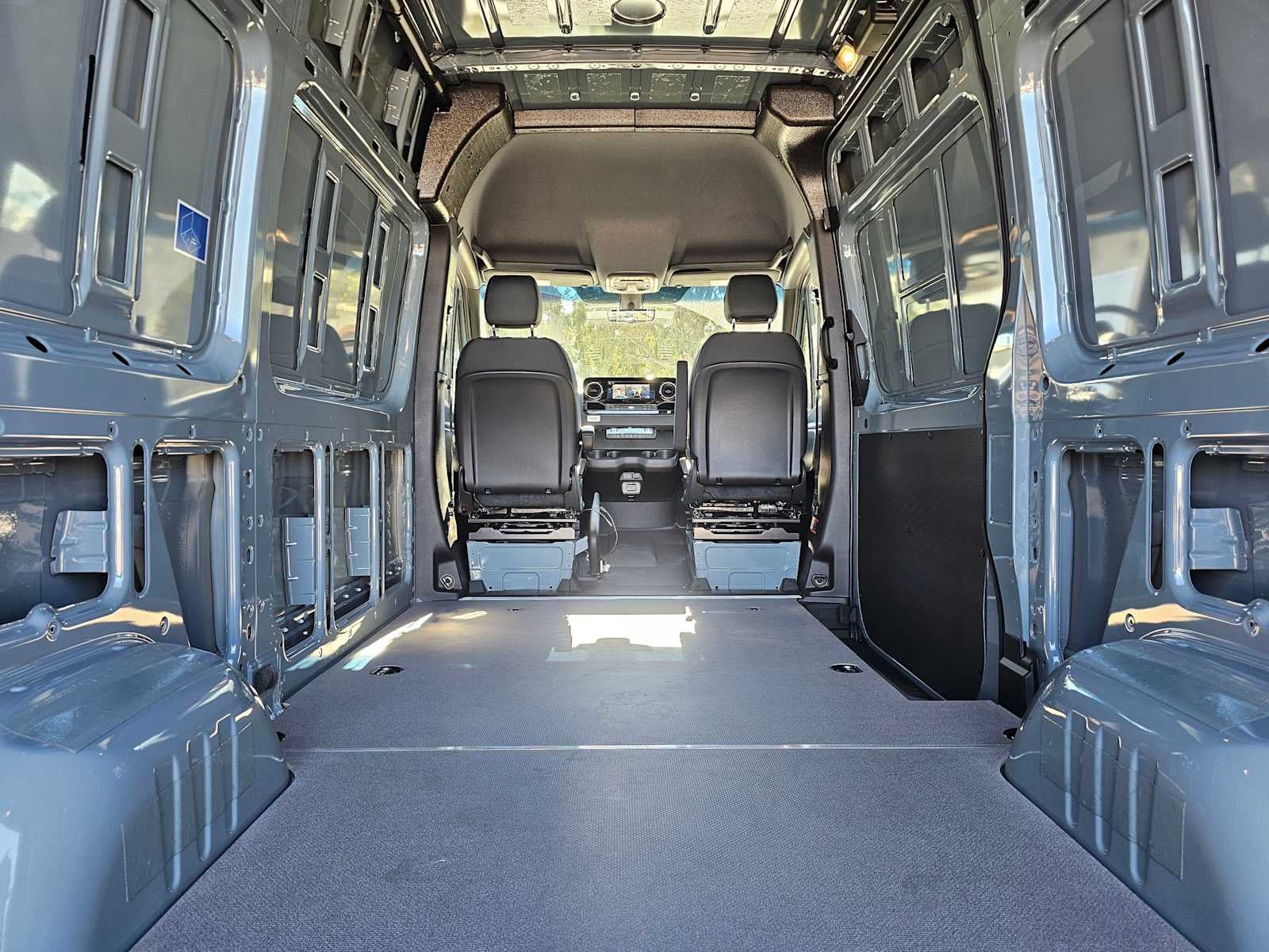 2026 Mercedes-Benz Sprinter 2500 Standard Roof I4 Diesel HO 144 AWD