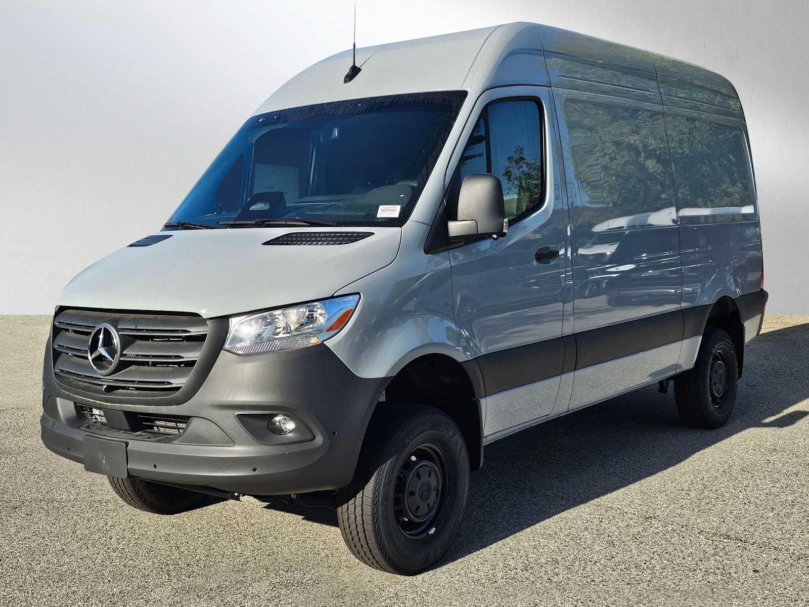 2026 Mercedes-Benz Sprinter 2500 Standard Roof I4 Diesel HO 144 AWD