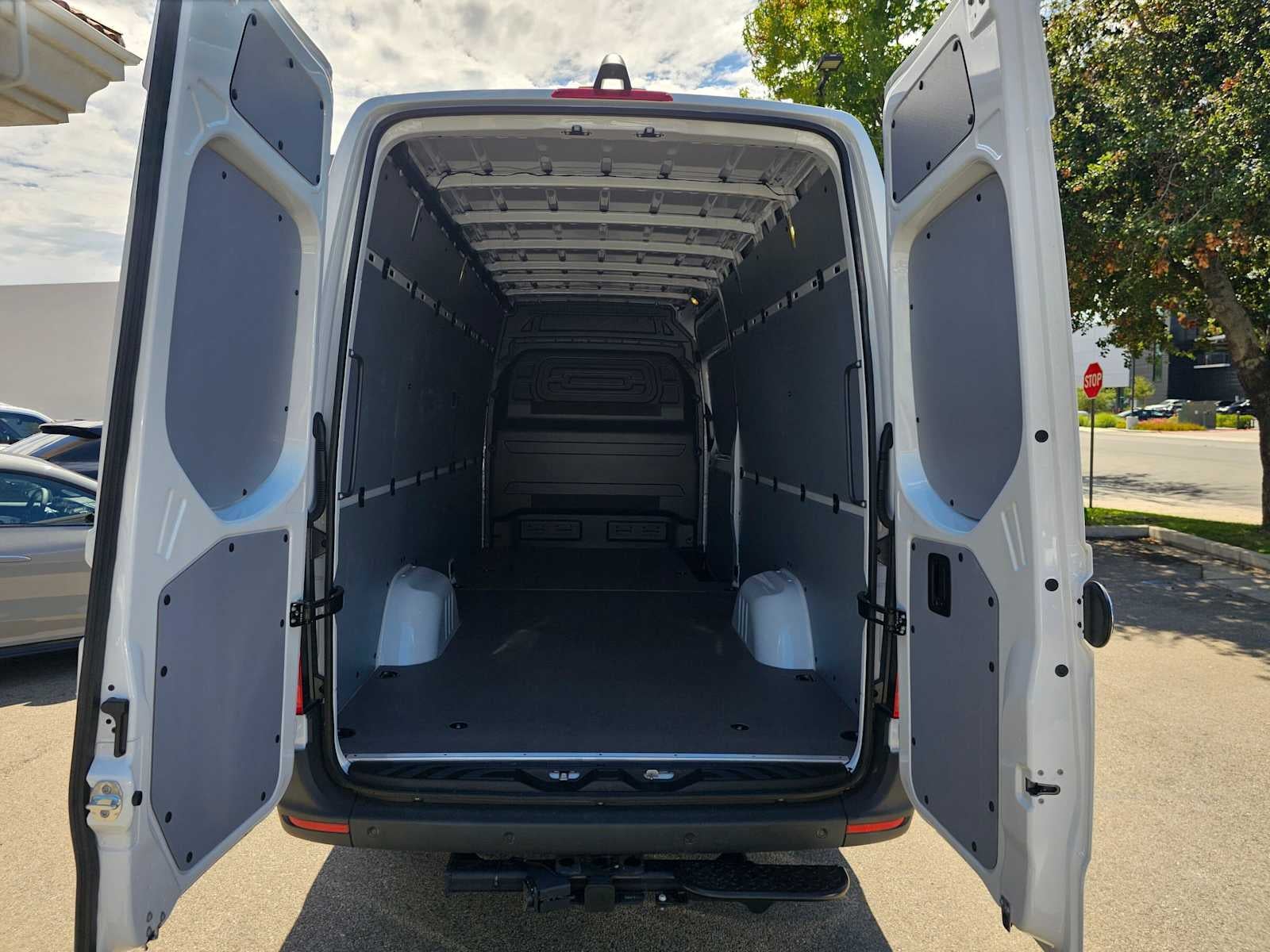 2026 Mercedes-Benz Sprinter Cargo 2500 High Roof I4 Diesel HO 170 RWD