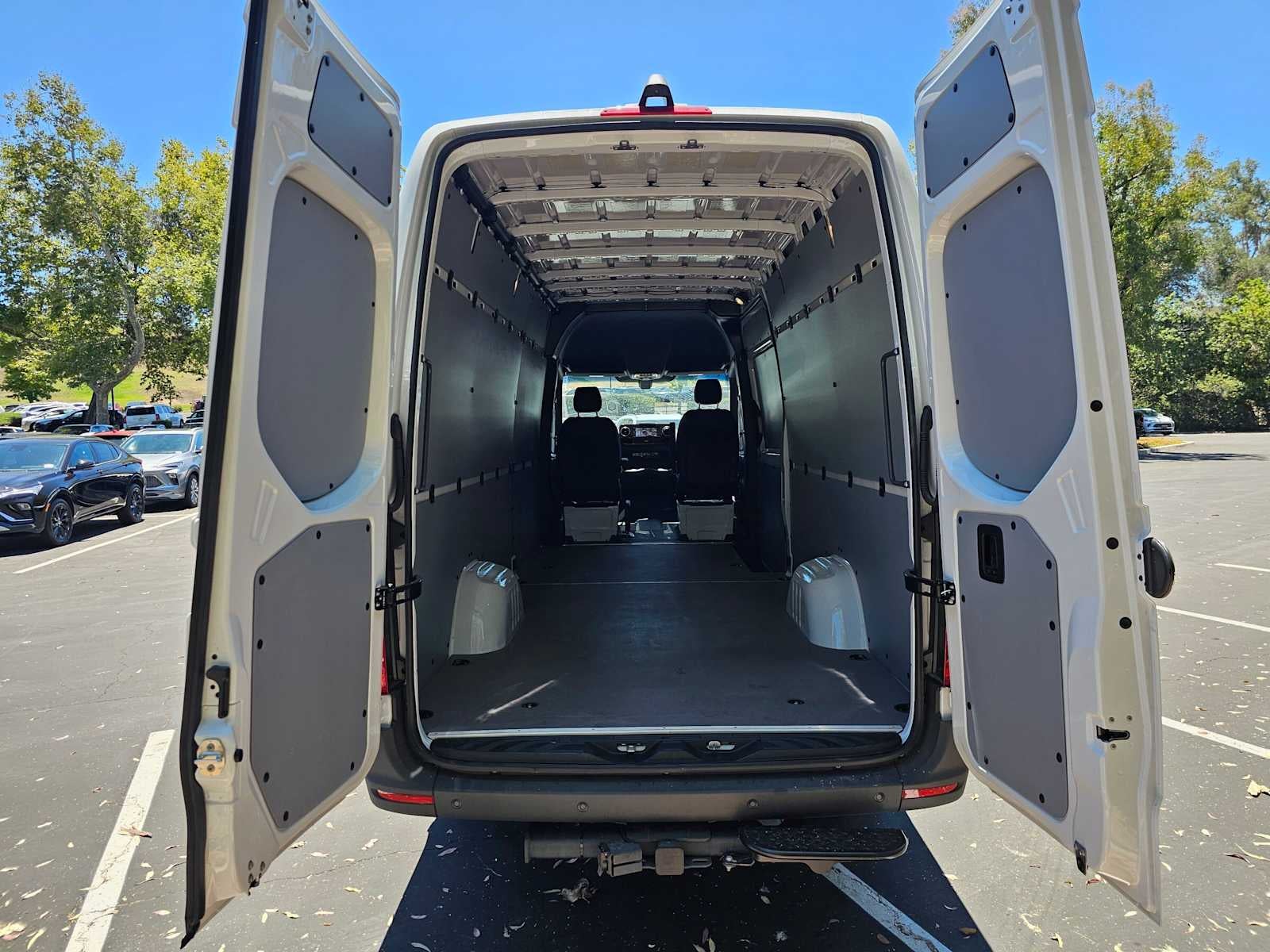 2026 Mercedes-Benz Sprinter 2500 High Roof I4 Diesel HO 170 RWD