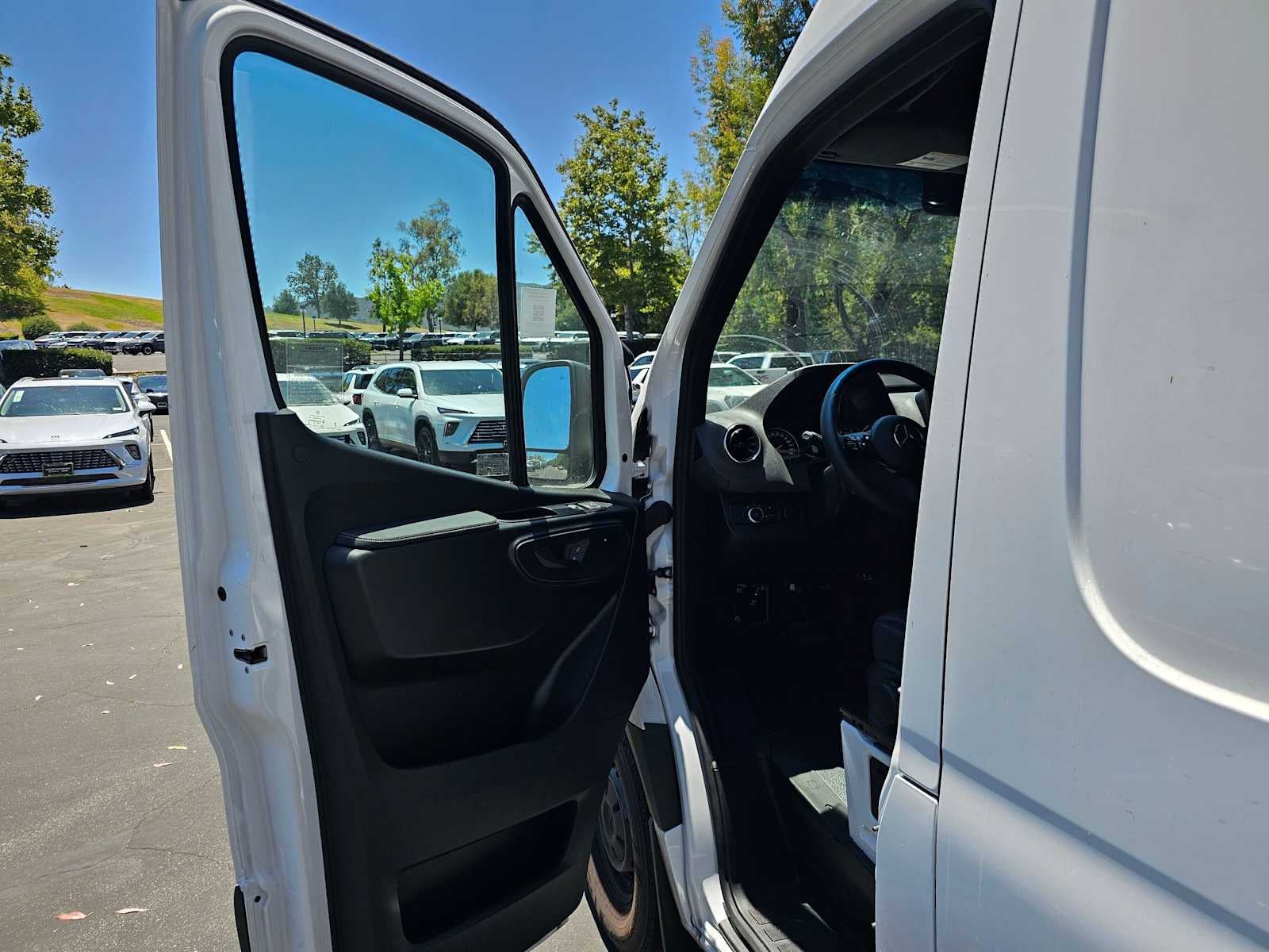 2026 Mercedes-Benz Sprinter 2500 High Roof I4 Diesel HO 170 RWD