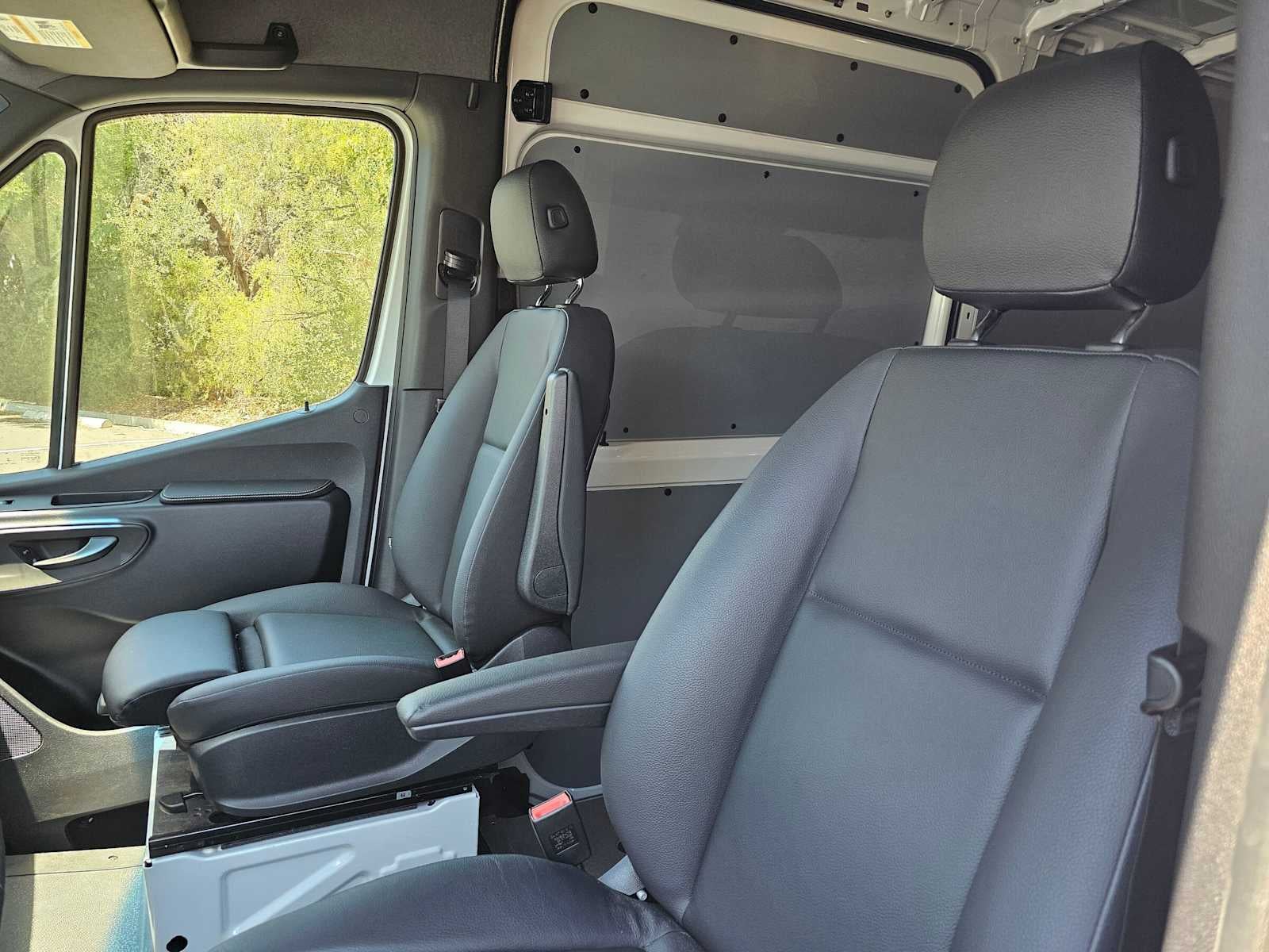 2026 Mercedes-Benz Sprinter 2500 High Roof I4 Diesel HO 170 RWD