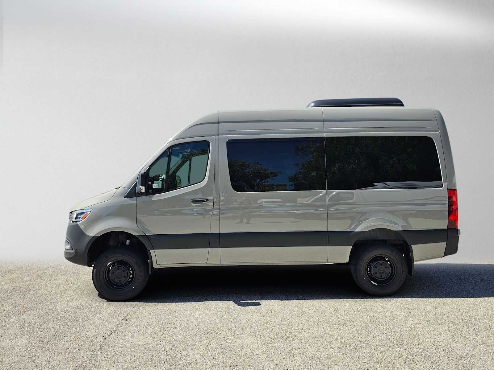 2026 Mercedes-Benz Sprinter Passenger Van 2500 Standard Roof I4 Diesel HO 144 AWD