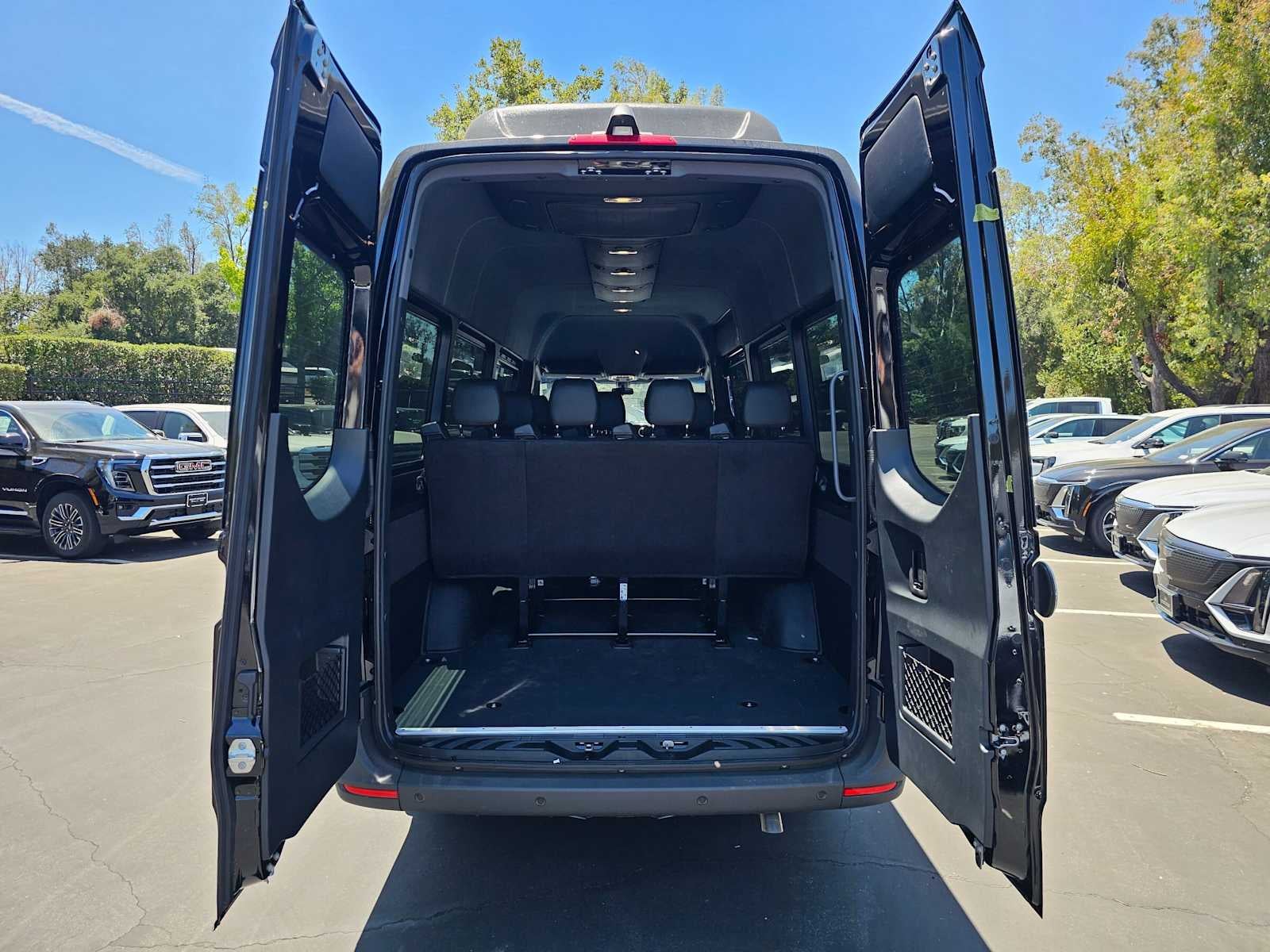 2026 Mercedes-Benz Sprinter Passenger Van 2500 High Roof I4 Diesel HO 170 RWD