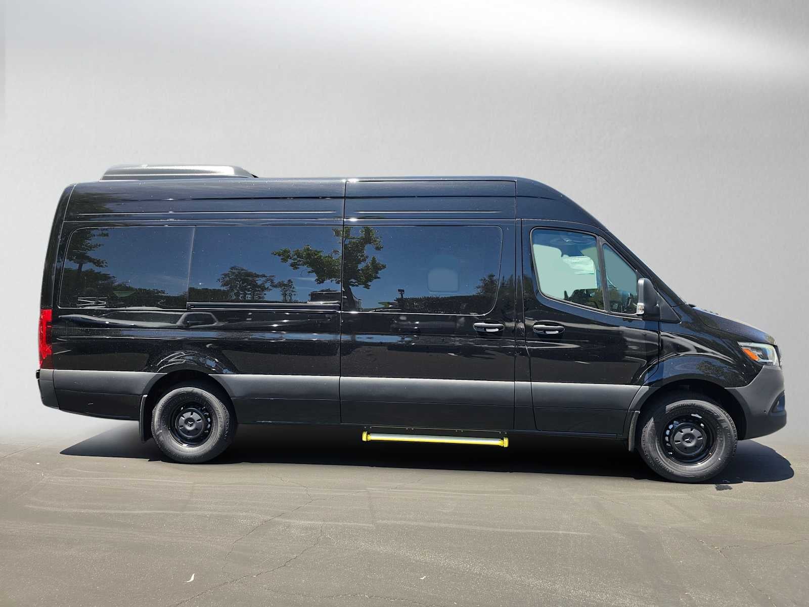 2026 Mercedes-Benz Sprinter Passenger Van 2500 High Roof I4 Diesel HO 170 RWD